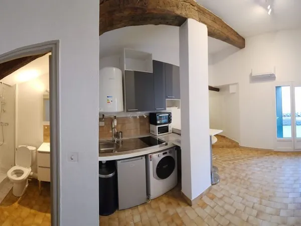Grand studio avec belle terrasse