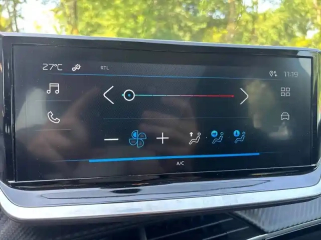Peugeot 208 puretech 100 s&amp;s bvm6 — photo 19