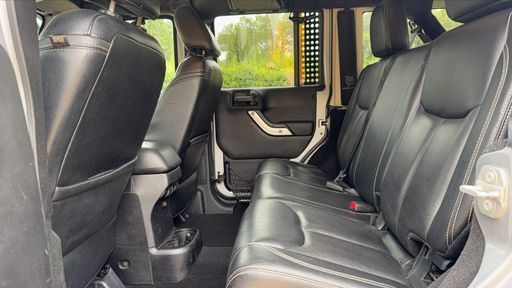 Jeep Wrangler 2.8 CRD 200 4WD - Sahara – 2015 – 84064 km – Diesel – Boîte Manuelle — photo 32
