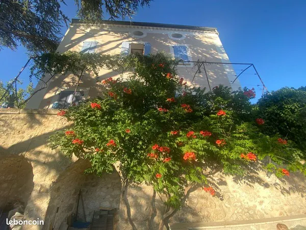 Maison meublée de caractère 176 m² - DPE C - Jardin & Bassin en pierre - Rocher (07110)