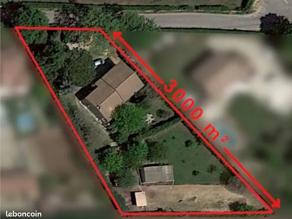 Grande maison avec dépendances et parc arboré