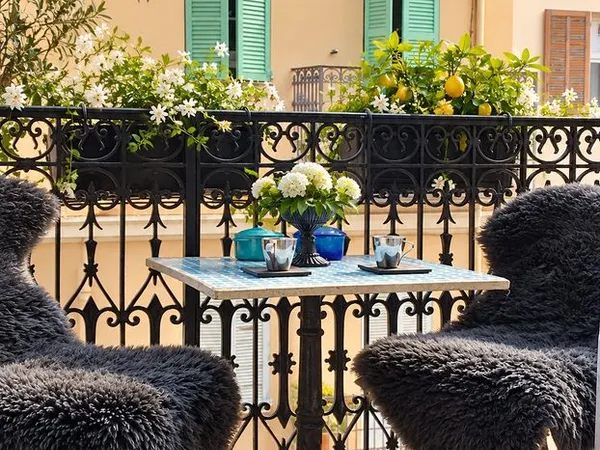 BOURGEOIS AU CŒUR DE CANNES - 2 PIÈCES 40 m² AVEC BALCON
