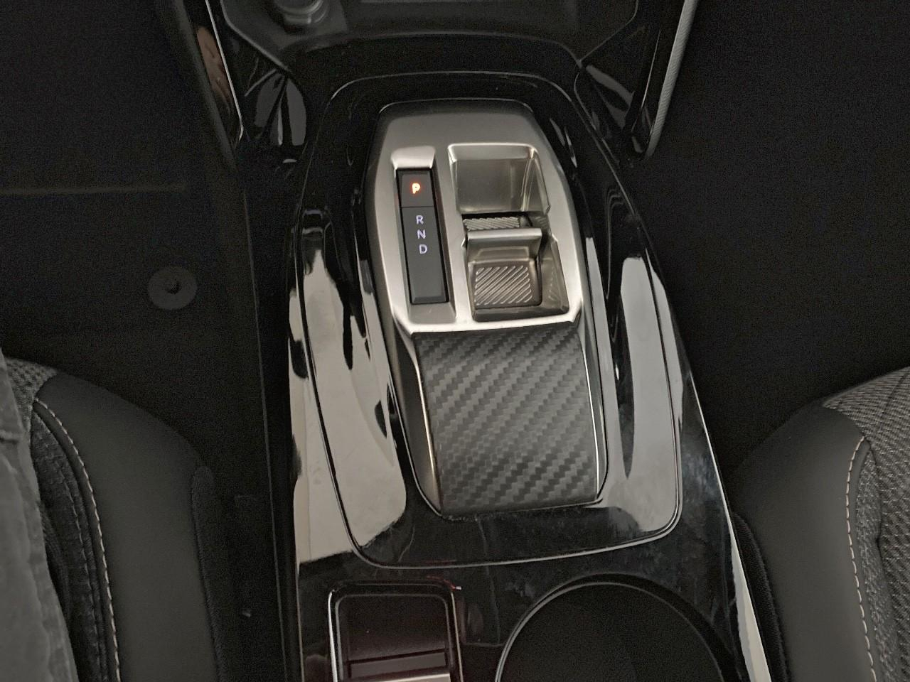 Peugeot 2008 hybrid 145 ch e-dcs6 allure — photo 17