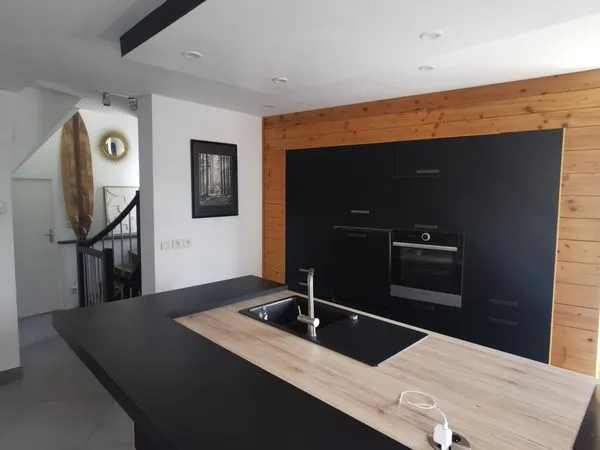 Maison de ville 3 chambres, 110m2 à louer sur la flèche