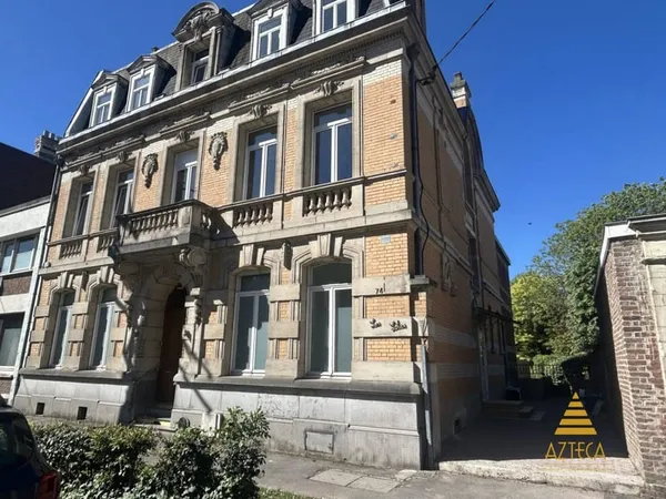 Local professionnel 2 pièces 107 m²