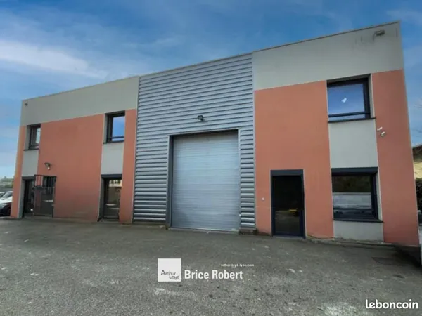 Local bureaux 197 m²