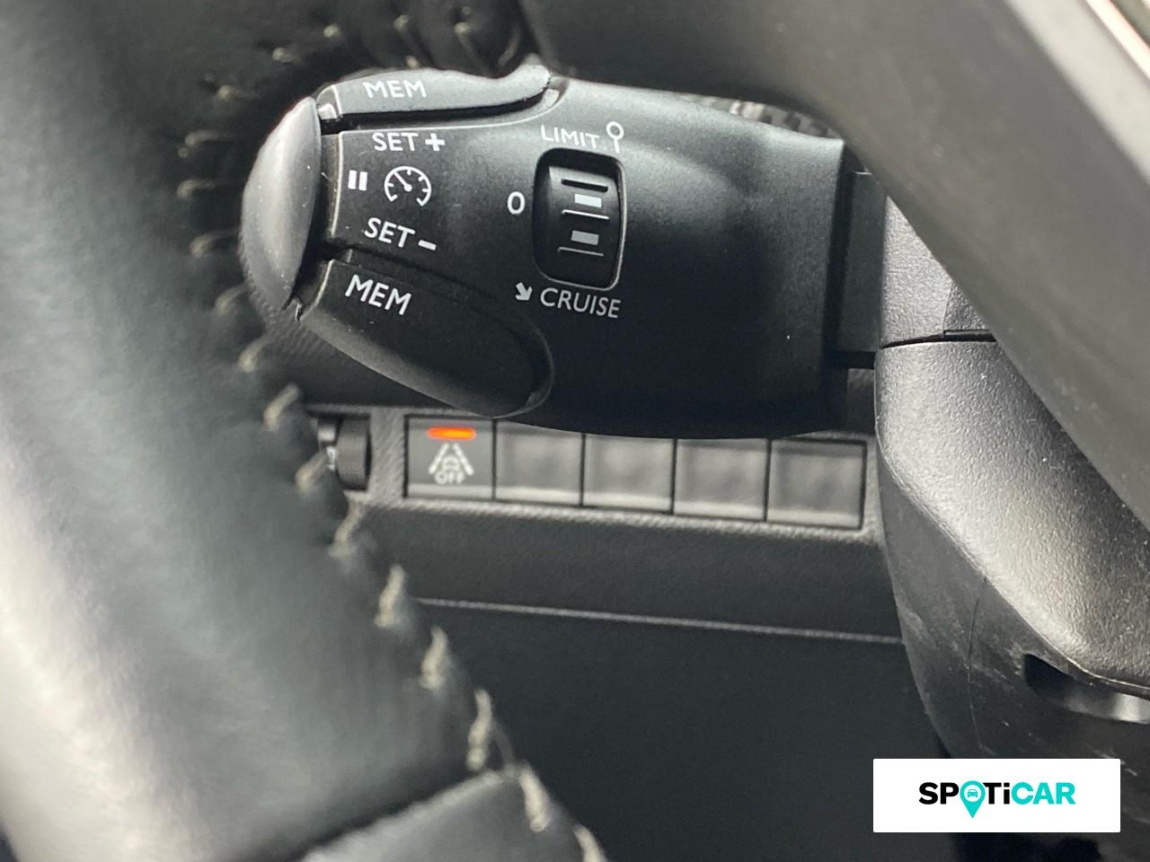 Peugeot 208 1.2 puretech 100ch s&s allure  pack — photo 18