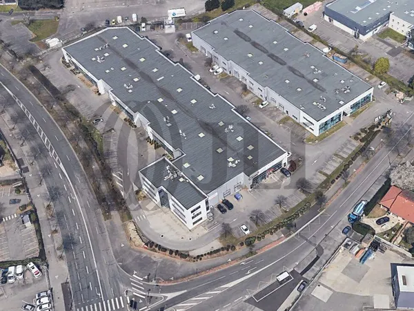 Local d'activité 381 m²