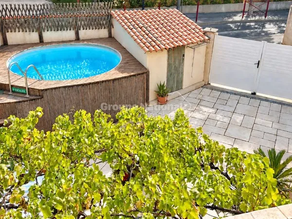 CHÂTEAU NEUF LES MARTIGUES - MAISON DE VILLAGE AVEC JARDIN ET PISCINE