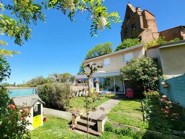 Maison atypique avec jardin intimiste et vue exceptionnelle