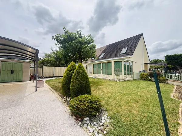 BOURGES-QUARTIER HÔPITAL-MAISON AVEC VERANDA, TROIS CHAMBRES