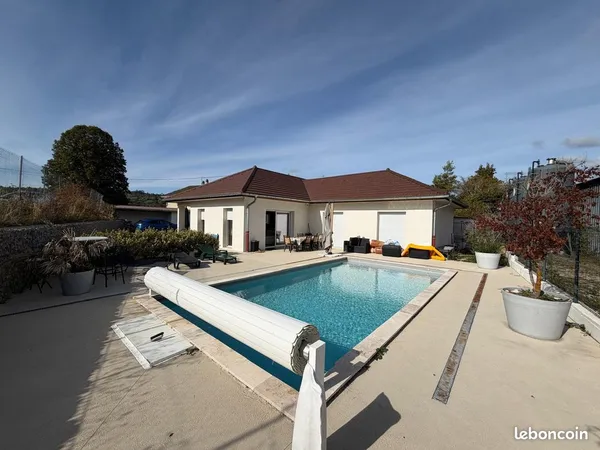 # ARBENT - Belle villa de plain-pied avec piscine et terrain de 825 m²