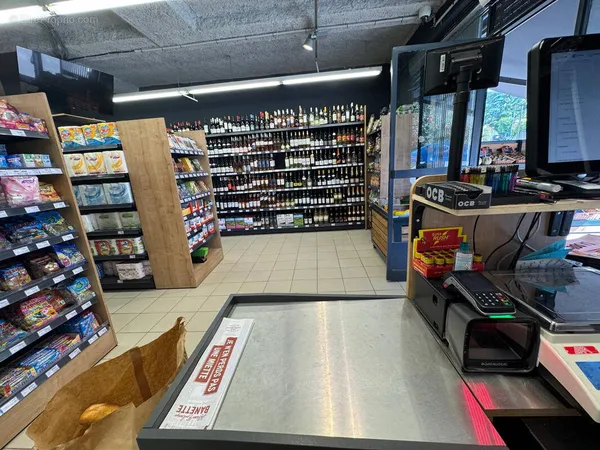 Nice à vendre 300 000 euros superette / mini-market de proximité