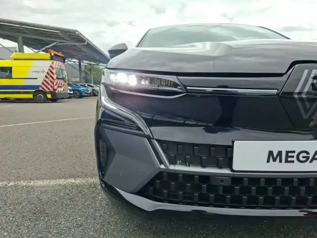 Renault Megane e-tech 220 ch autonomie confort — photo 18