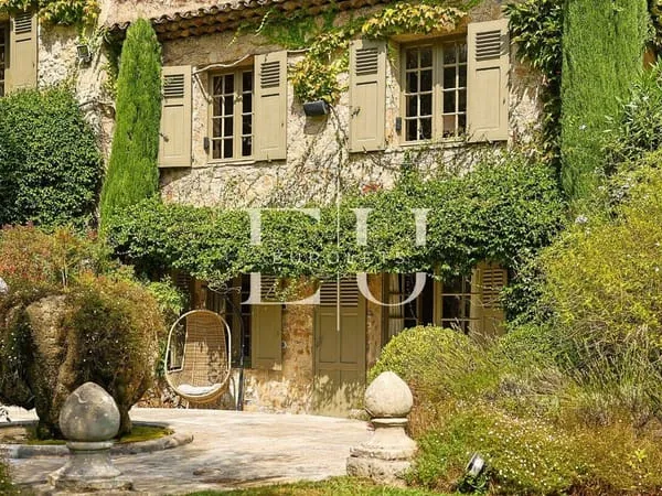Maison 16 pièces 750 m²