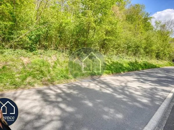 Terrain constructible 1568 m2 à Maintenon
