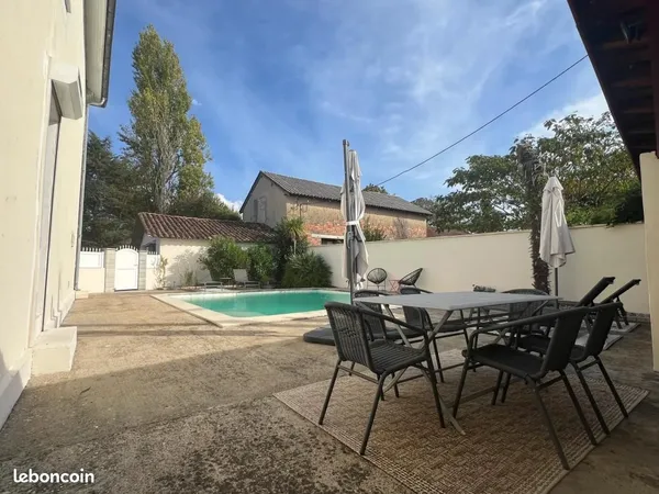 Maison 7 pièces 250 m²