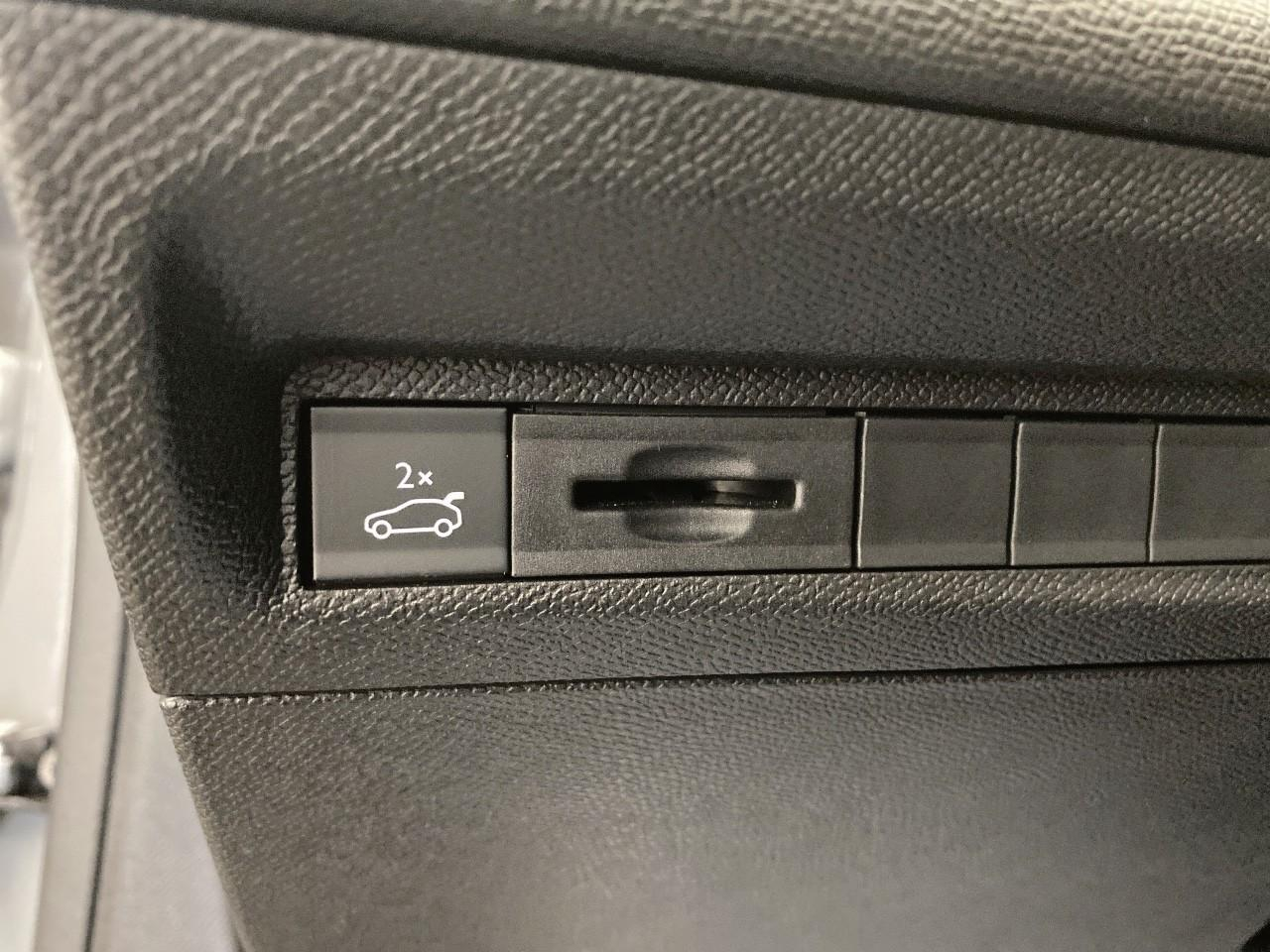 Peugeot 408 hybrid 136 e-dcs6 gt — photo 18