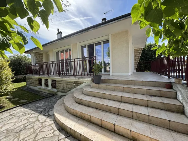 EXCEPTIONNEL BELLE MAISON A CHANTEREINE AVEC GRAND TERRAIN