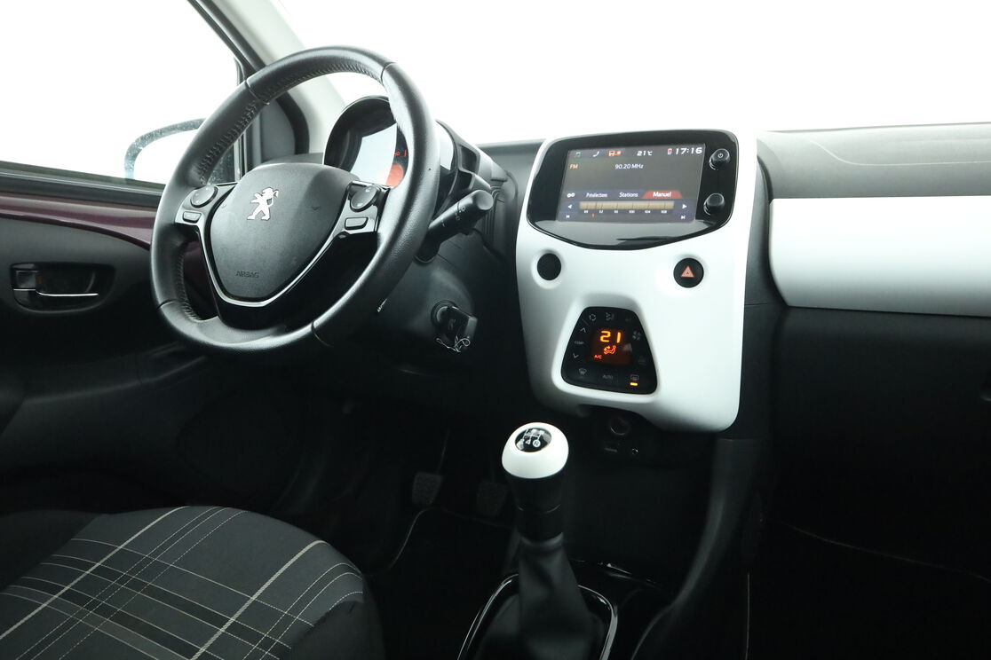 Peugeot 108 1.2 PureTech Allure — photo 12