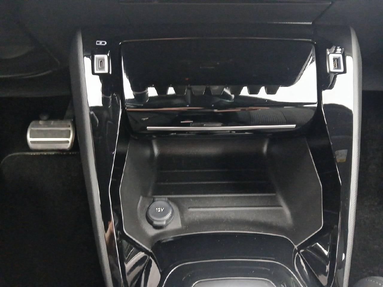 Peugeot 208 electrique 51 kwh 156ch gt — photo 18