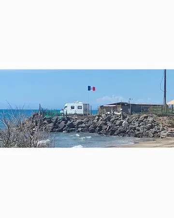 Cabanon sur la mer méditerranée