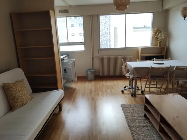 Loue studio 28m² Paris 16ème très calme et lumineux