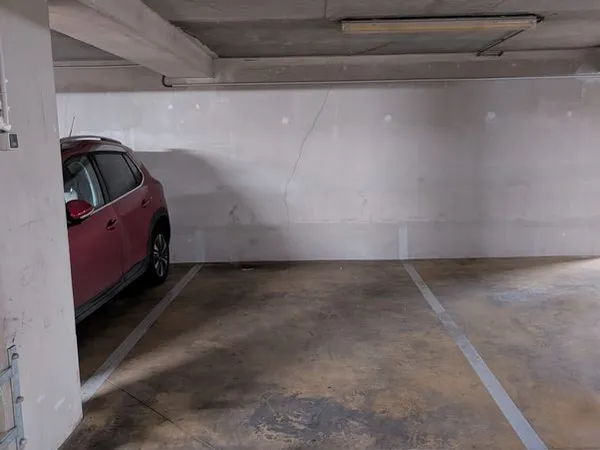Place de parking sécurisée en sous-sol - T9 La Briqueterie