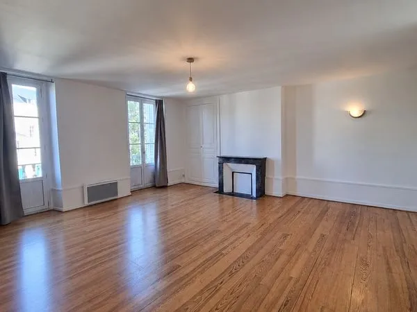 Appartement lumineux 3 pièces Angers Hyer Centre Place Imbach