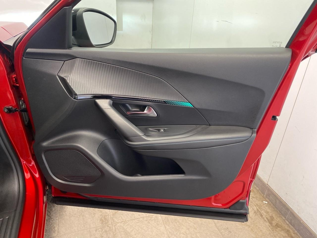Peugeot 2008 puretech 130 s&s eat8 allure — photo 27