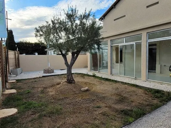 À LOUER - T2 avec véranda et jardin privatif