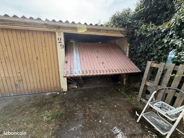 Box dans résidence avec portail