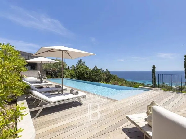 Villa 300 m²