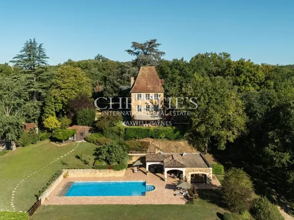 Château historique avec vues panoramiques, maison d'amis et installations équestres, proche Sarlat