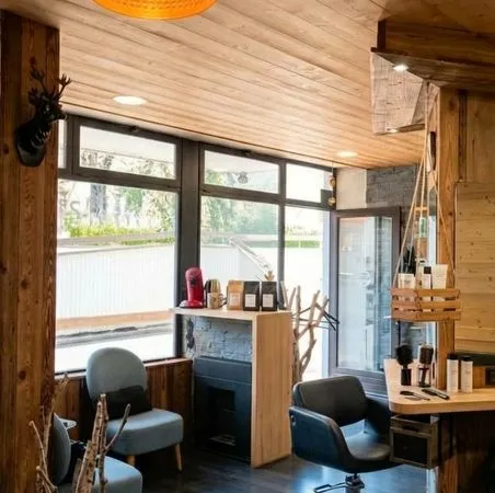Opportunité clé en main : Murs + Fonds de commerce Coiffure (39 m² + Parking)