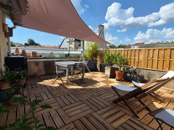 Coeur de ville, terrasse et vue imprenable sur la cathédrale Saint Pierre