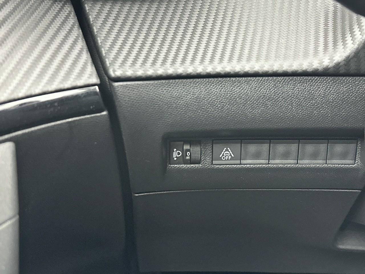 Peugeot 2008 puretech 100 s&s bvm6 allure — photo 20