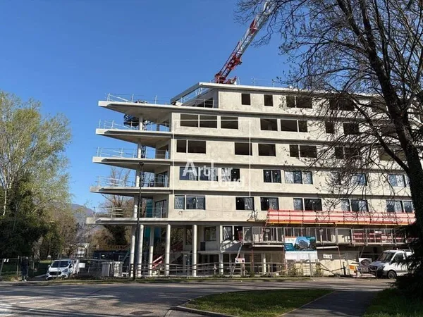 Bureau 537 m²
