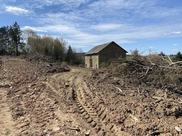 Local d’activité et entrepôt Vente Châteauneuf-la-Forêt   51520€