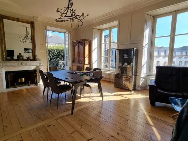 Appartement 10 pièces 252 m²