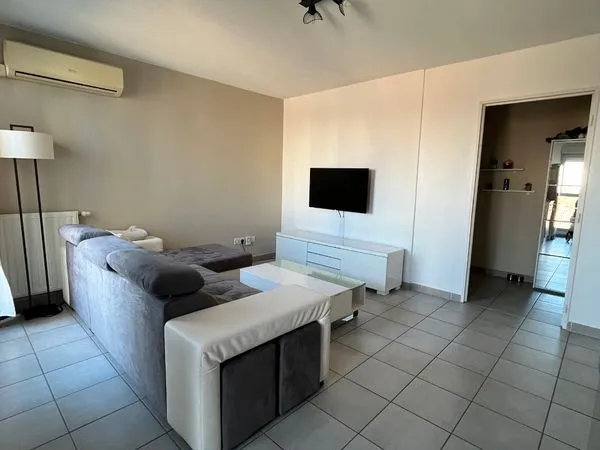 Appartement 42 m² avec balcon et box fermé - Vaulx-en-Velin