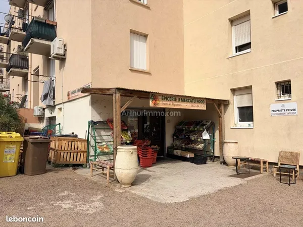 Local 105 m² Calvi