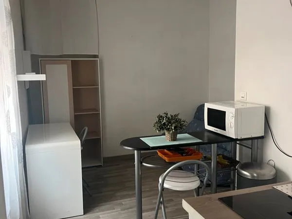 A saisir très beau studio libre de suite