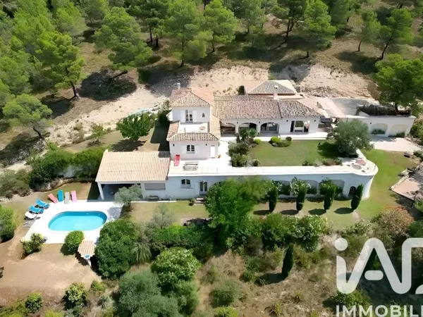 Maison 10 pièces 470 m²
