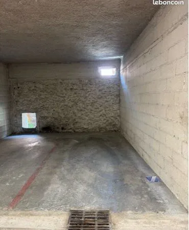 Place de parking - Gare de Provins