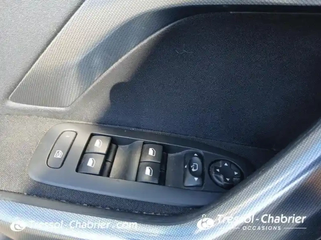 Peugeot 2008 1.2 puretech 110ch s&amp;s bvm5 allure — photo 20