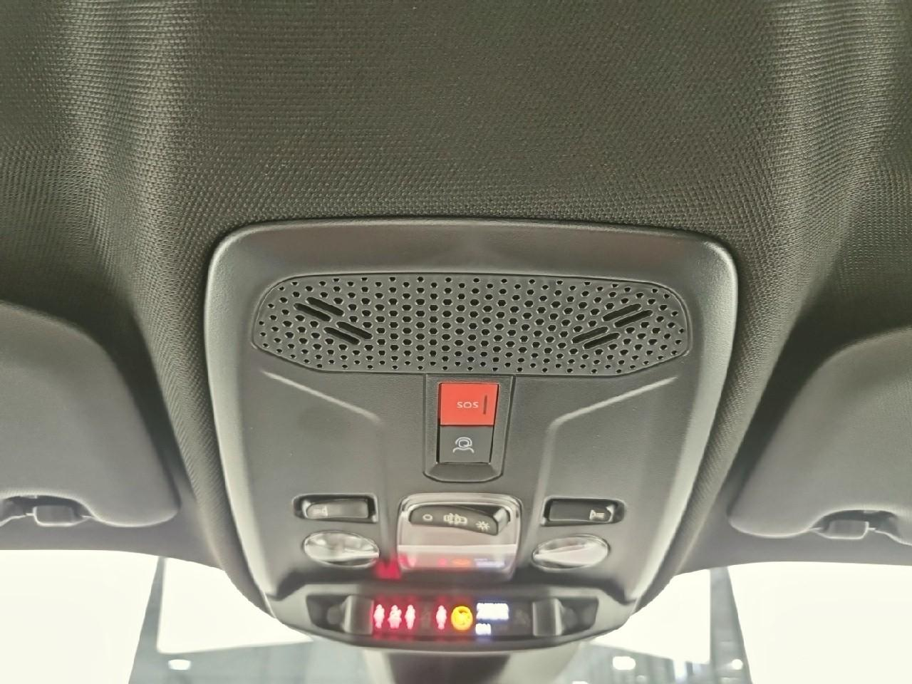 Peugeot 2008 hybrid 145 e-dcs6 style — photo 32