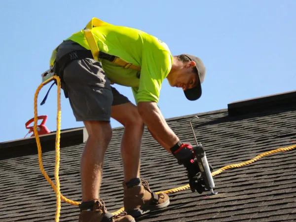 Rénovation énergétique : l'arrêté du 30 septembre fixe les critères du signe de qualité, exigé des sous-traitants dès le 1er janvier 2027