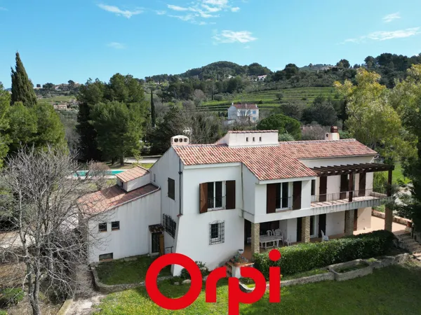 Maison 6 pièces 204 m²
