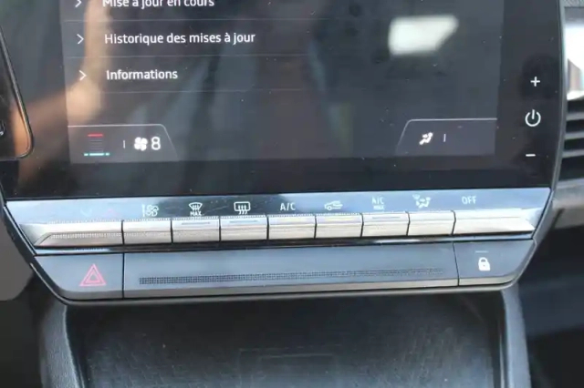 Renault Megane e-tech ev60 220 ch super charge — photo 38